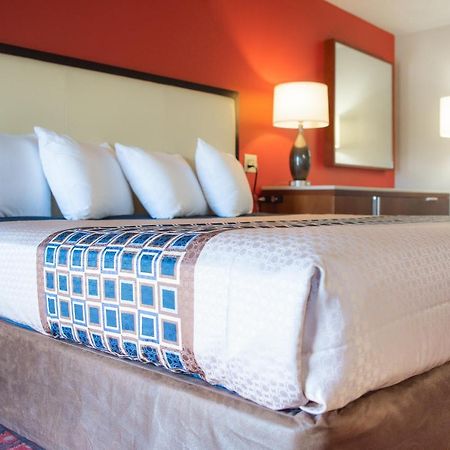 Spencer Inn & Suites Εξωτερικό φωτογραφία