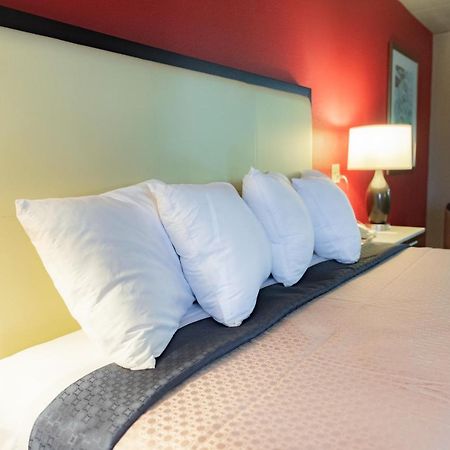 Spencer Inn & Suites Εξωτερικό φωτογραφία