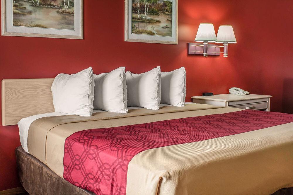 Spencer Inn & Suites Εξωτερικό φωτογραφία