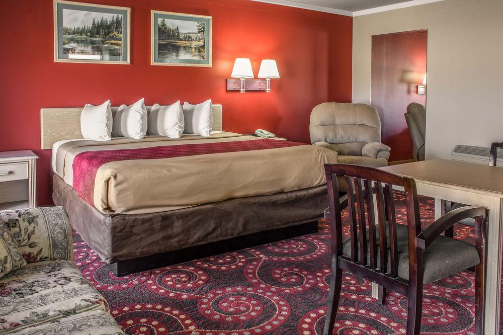 Spencer Inn & Suites Εξωτερικό φωτογραφία