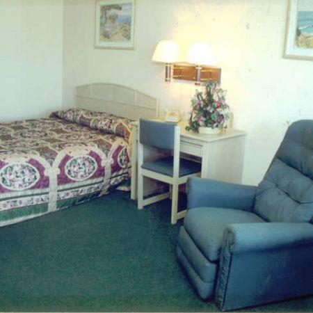 Spencer Inn & Suites Δωμάτιο φωτογραφία