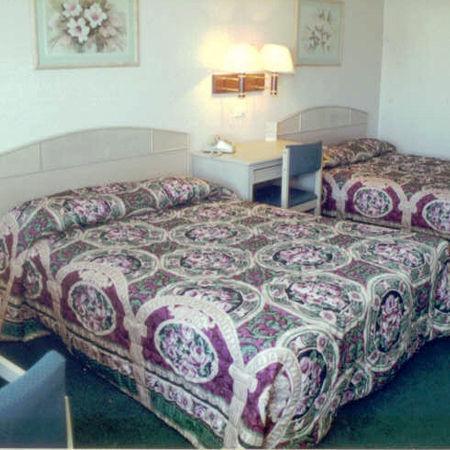 Spencer Inn & Suites Δωμάτιο φωτογραφία