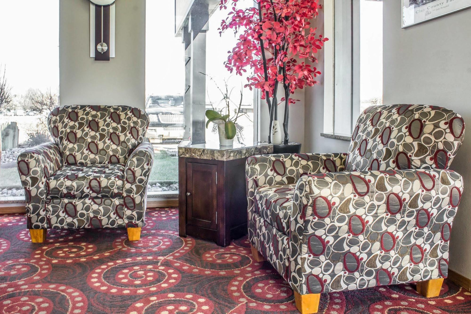 Spencer Inn & Suites Εξωτερικό φωτογραφία