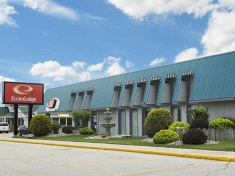 Spencer Inn & Suites Εξωτερικό φωτογραφία