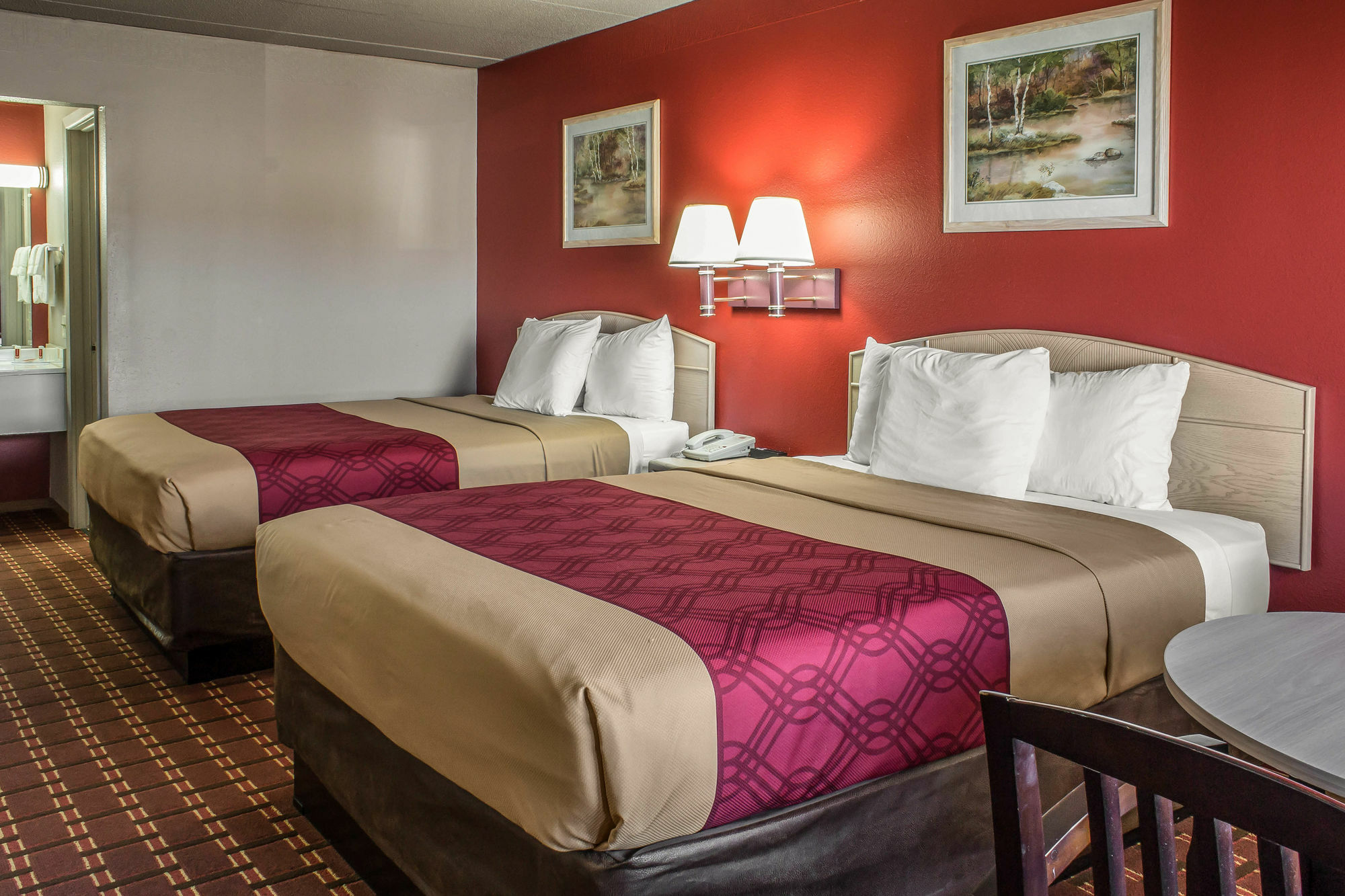 Spencer Inn & Suites Εξωτερικό φωτογραφία