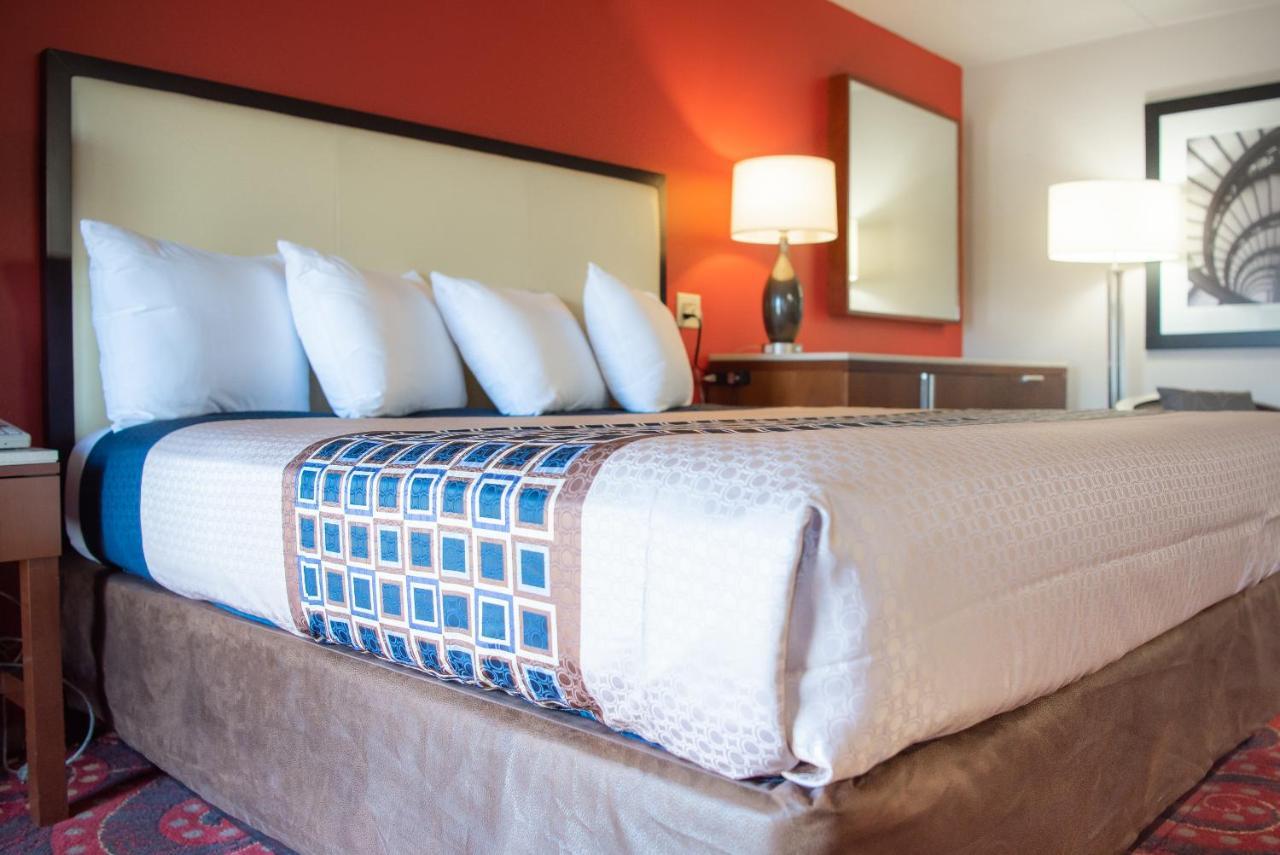 Spencer Inn & Suites Εξωτερικό φωτογραφία