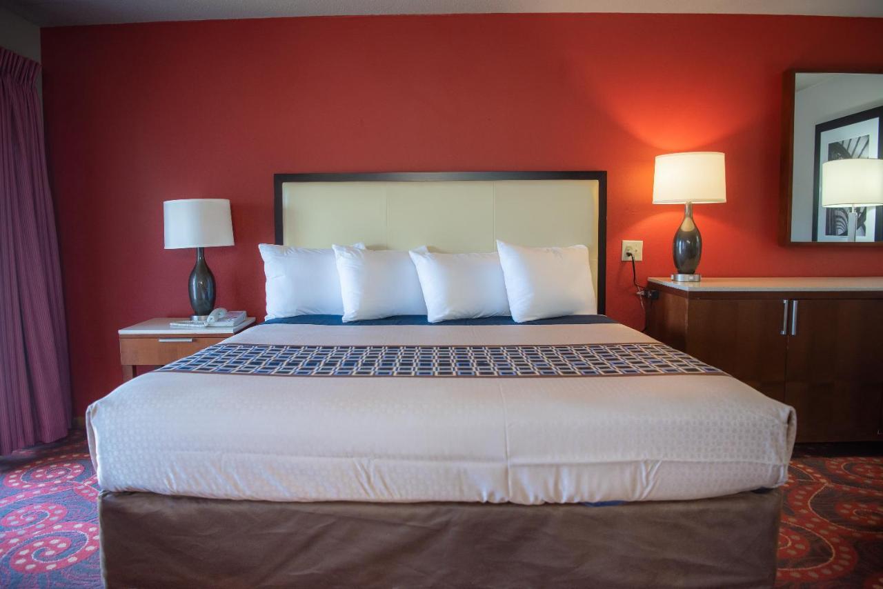 Spencer Inn & Suites Εξωτερικό φωτογραφία