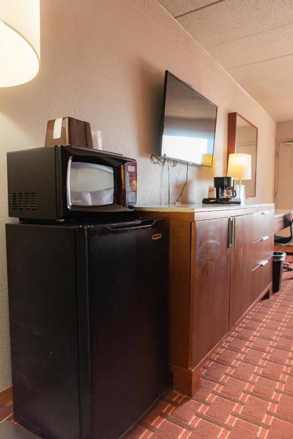 Spencer Inn & Suites Εξωτερικό φωτογραφία