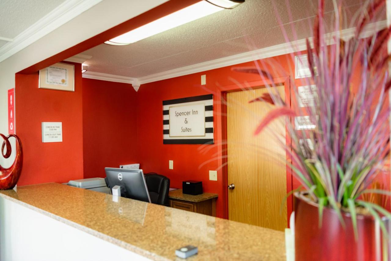 Spencer Inn & Suites Εξωτερικό φωτογραφία